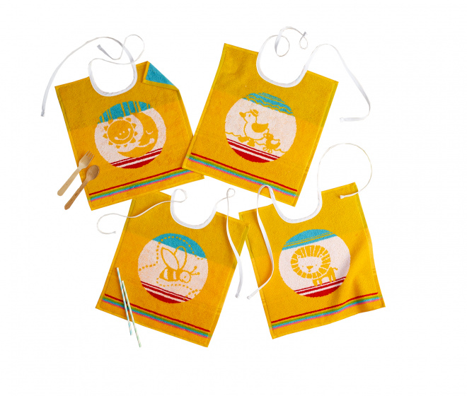 De Witte Lietaer slabbetjes Colourset 32 x 40 cm geel 4 delig De Witte Lietaer slabbetjes Colourset 32 x 40 cm geel 4 delig